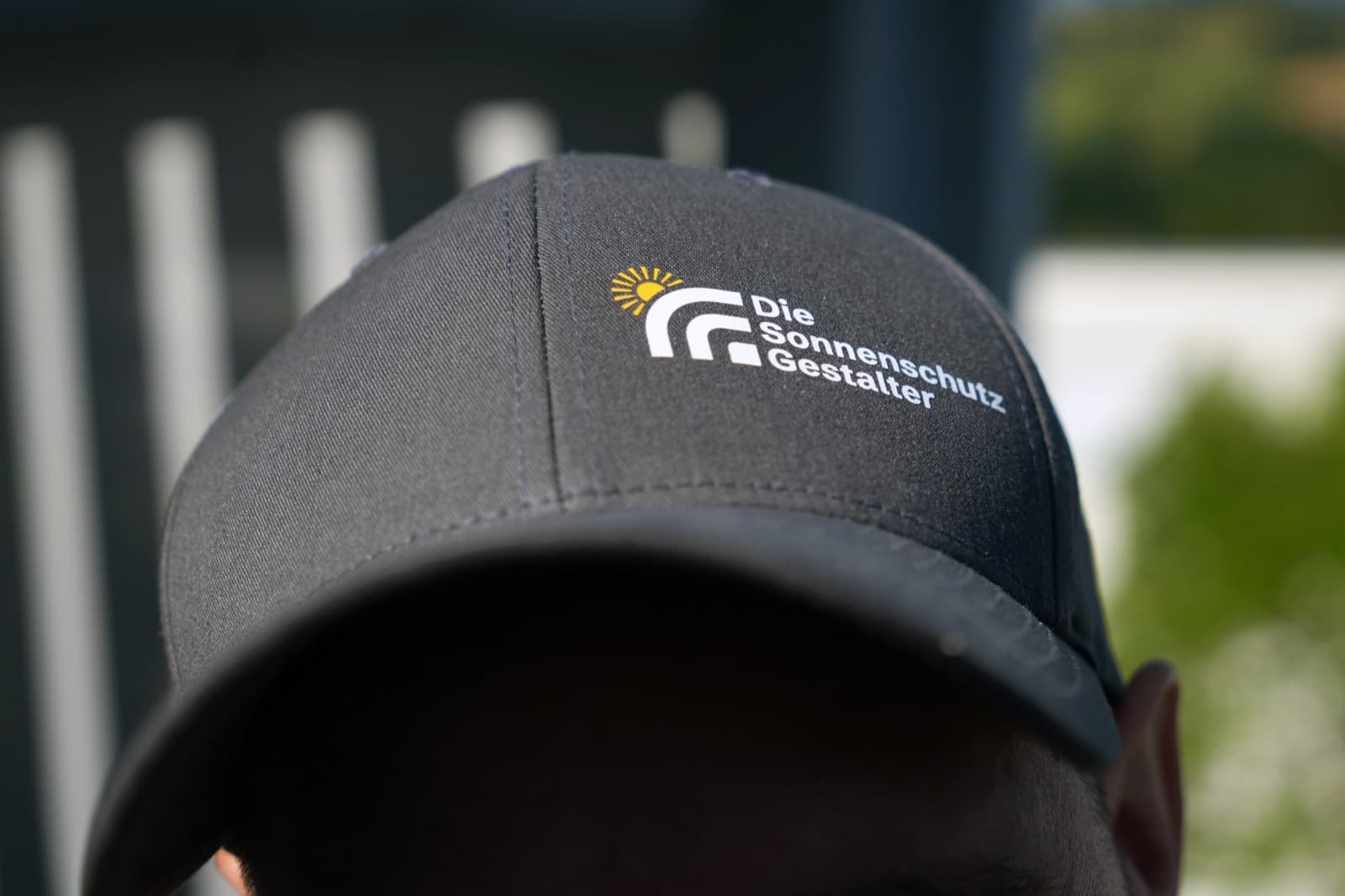 Cap mit dem Logo der Sonnenschutzgestalter